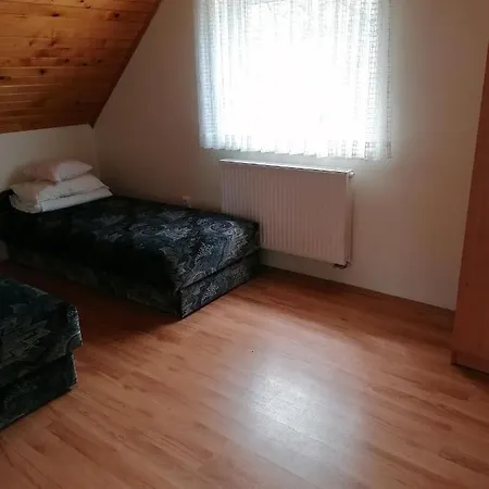 Sarkifeny Vendeghaz