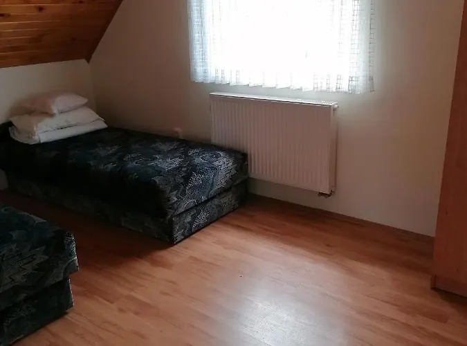 Sarkifeny Vendeghaz