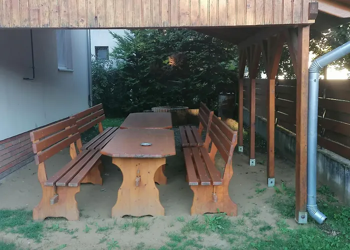 Sarkifeny Vendeghaz Vasarosnameny